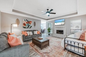 Smart-TV, Kamin, Arbeitsbereiche