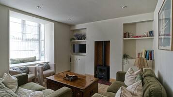 Bryony - Lounge b