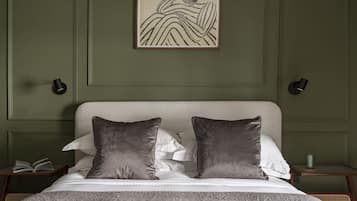 3 bedrooms, iron/ironing board, travel cot, WiFi