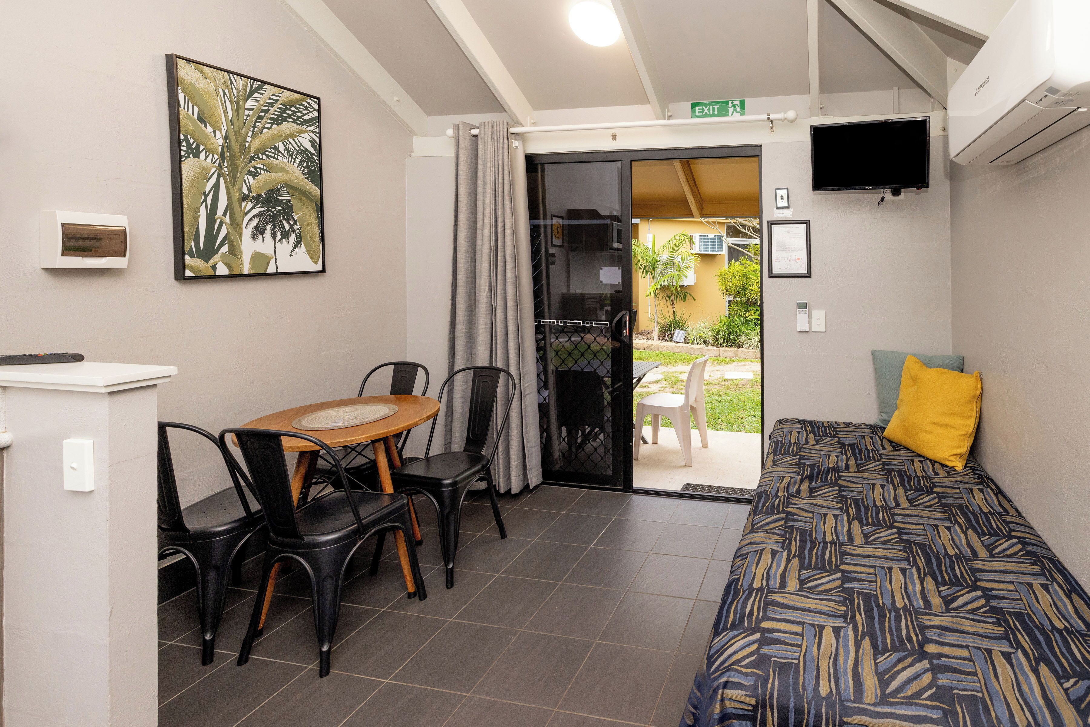 Superior Poolside Studio | Gratis wifi, beddengoed
