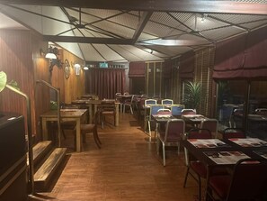 아침 식사, 점심 식사, 저녁 식사 제공, 정원 전망