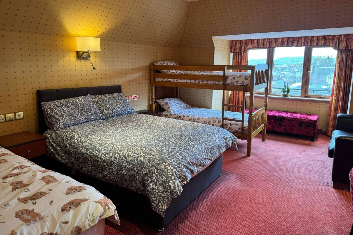 Family Double or Twin Room | Desk, laptop workspace, iron/ironing board (on request), WiFi (free)