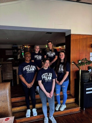 Reception - Ooters at The Mariner (Aberdeen)