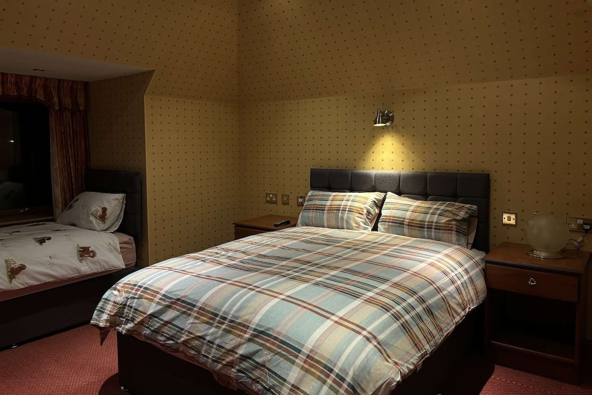 Family Double or Twin Room | Desk, laptop workspace, iron/ironing board (on request), WiFi (free)