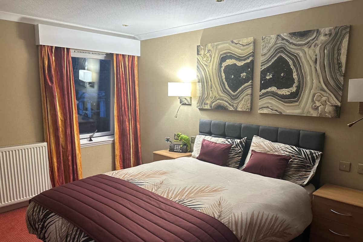 Comfort Double or Twin Room | Desk, laptop workspace, iron/ironing board (on request), WiFi (free)