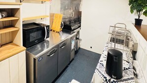 茶具/咖啡用具、冰箱、微波炉、烤箱