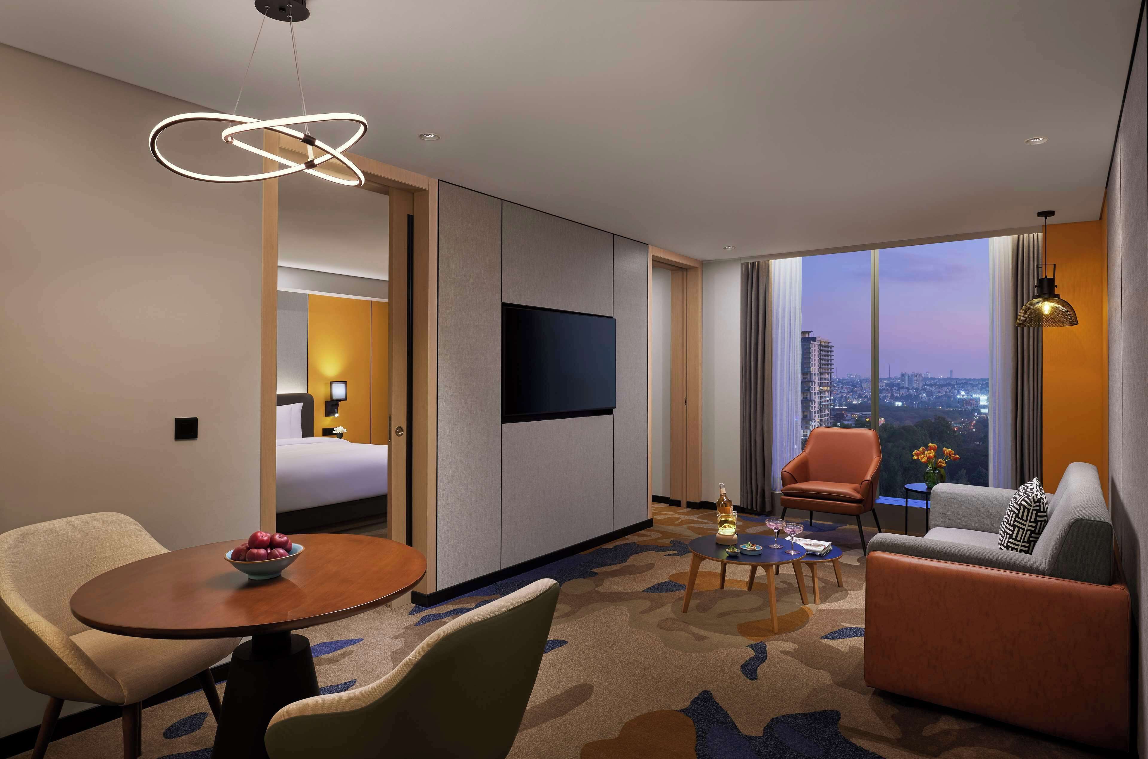 Luxury Suite, 1 King Bed | Premium bedding, Select Comfort beds, minibar, in-room safe