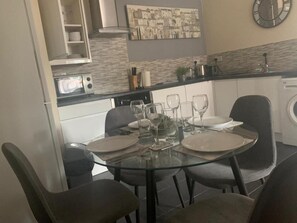 Apartment, 2 Bedrooms, Accessible | Dining room - Sherwood- Nottingham Castle- Contractors- Free Parking- Long and Short Stays (Nottingham)