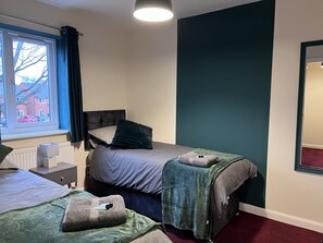 3 dormitorios, tabla de planchar con plancha, wifi y ropa de cama