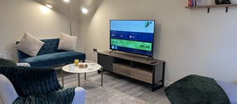 3-Bed fully furnished house in Walsall, near M6 J11/10, Wolverhampton, Cannock.