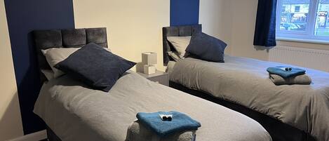 3 bedrooms, iron/ironing board, WiFi, bed sheets