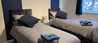 3-Bed fully furnished house in Walsall, near M6 J11/10, Wolverhampton, Cannock.