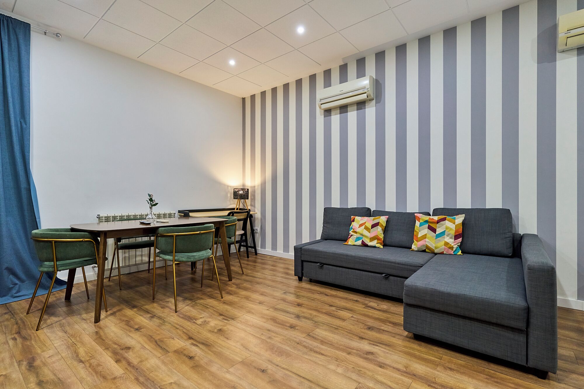 Studio – standard | Oppholdsområde | En 32-tommers smart-TV med digitale kanaler