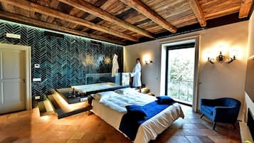 Deluxe Room | 1 bedroom, desk, soundproofing, free WiFi