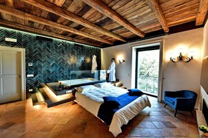 Deluxe Room | 1 bedroom, desk, soundproofing, free WiFi