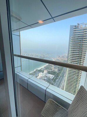 Deluxe Room | Balcony - Marina Marvel Room Elite Residences (Dubai)