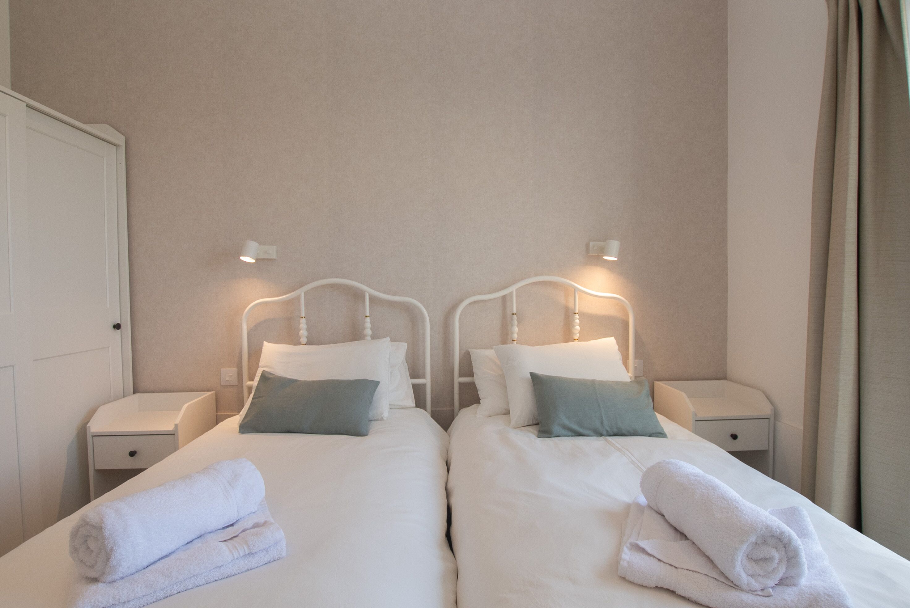 经济双人房或双床房 | 特色装修、特色家居、办公桌、遮光窗帘