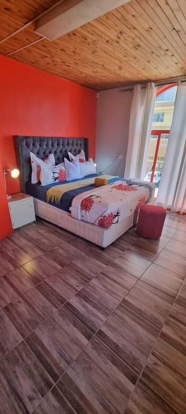 Iron/ironing board, free WiFi - Neo Ruks bnb sleep and Go (Cape Town)