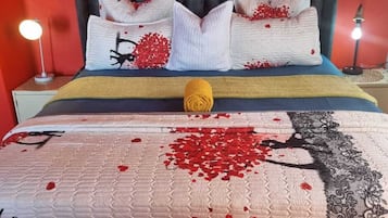 8 kamar tidur, setrika/meja setrika, dan Wi-Fi gratis