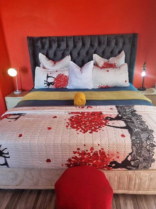 Soundproofing, iron/ironing board, free WiFi - Neo Ruks bnb sleep and Go (Cape Town)