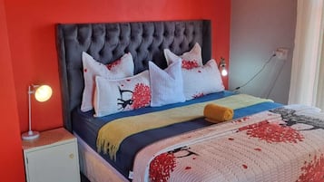 8 kamar tidur, setrika/meja setrika, dan Wi-Fi gratis