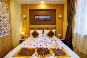 Studio Suite | Desk, free WiFi, bed sheets - Q Saina The Cosmos (Gangtok)