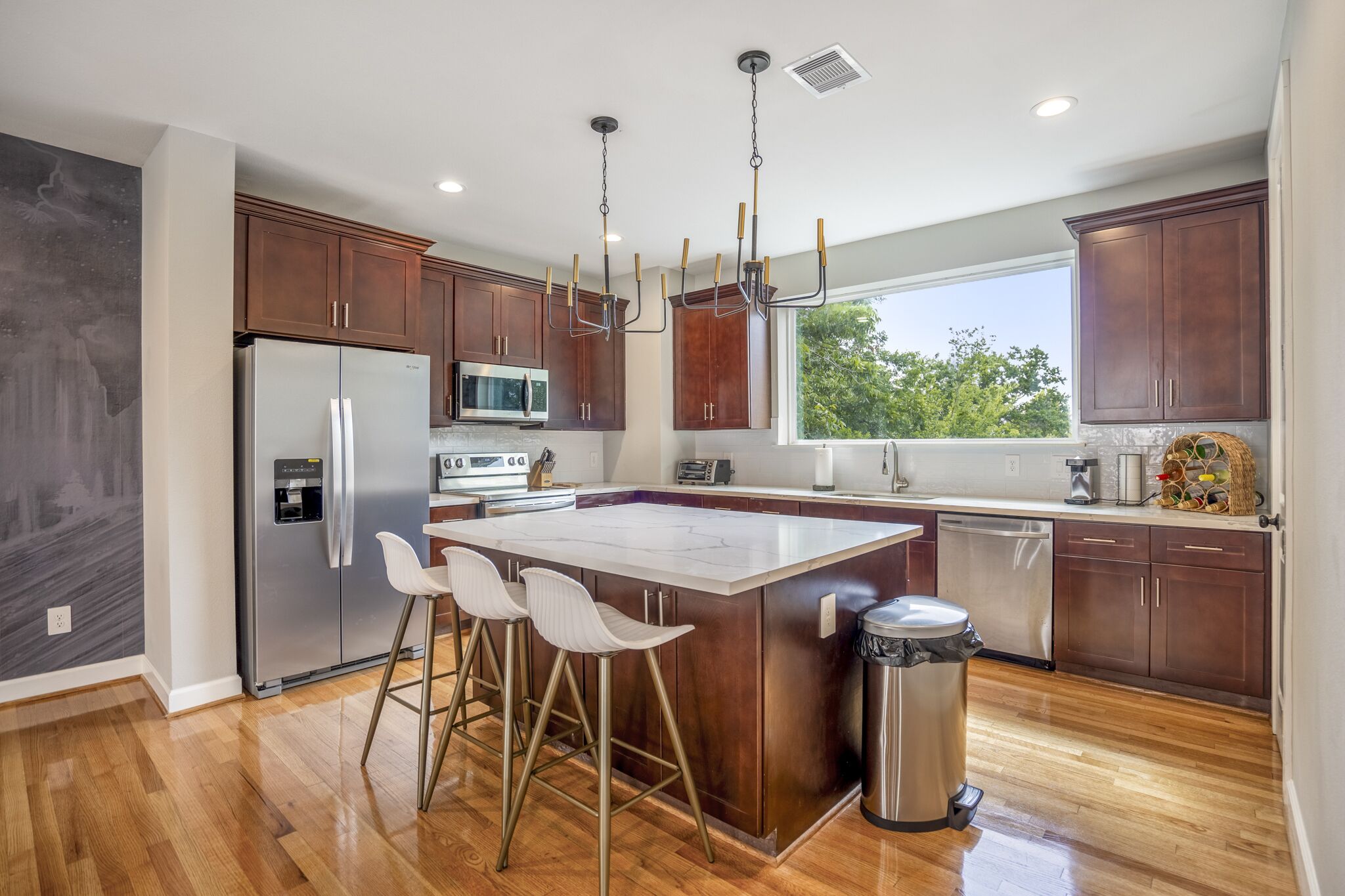 独立别墅 | 私人厨房 | 大冰箱、微波炉、烤箱、炉灶