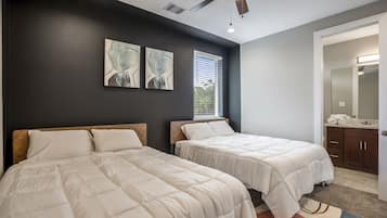 House | 3 bedrooms, desk, free WiFi, bed sheets