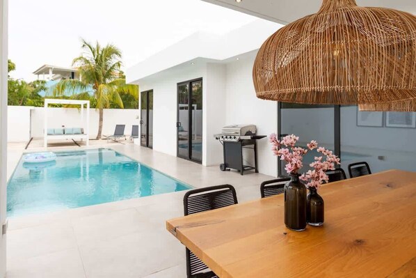 Outdoor dining - Casa Familia Summary: (Grote Berg)