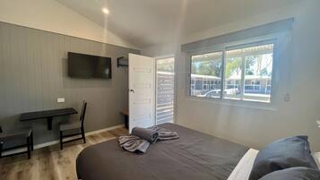 Superior Patio Studio | Dineren in de kamer