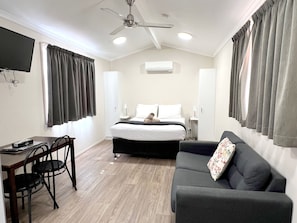 Superior Patio Studio | 1 chambre, Wi-Fi gratuit, draps fournis