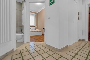Douche, séchoir à cheveux, bidet, serviettes fournies