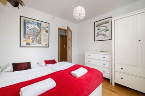 3 bedrooms, iron/ironing board, WiFi, bed sheets