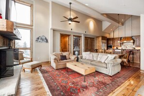 TV, fireplace - Mountain Views!2BD Penthouse w/ Pool, Hot Tub, A/C (Avon)