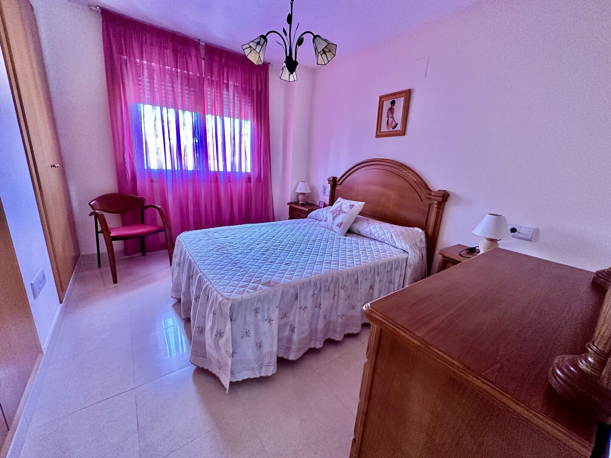 2 slaapkamers, een strijkplank/strijkijzer, gratis wifi, beddengoed
