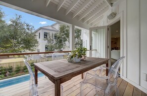 Outdoor dining - 6 36th Avenue by AvantStay | Stunning Private Pool (Isle Of Palms)