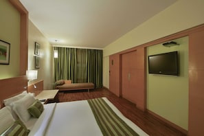 Executive Room | 1 bedroom, minibar, in-room safe, individually decorated - Hotel Heritage formerly known as Comfort Inn Heritage (Mumbai)