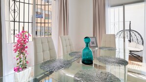 3 bedrooms, in-room safe, desk, blackout curtains - Marbella Old town apartment (Marbella)