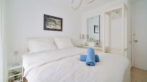 3 bedrooms, in-room safe, desk, blackout curtains - Marbella Old town apartment (Marbella)