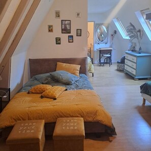 4 bedrooms, iron/ironing board, WiFi, bed sheets - Maison de Vacances au Calme , à 5 Minutes de la Capitale de la Préhistoire ! (Tursac)