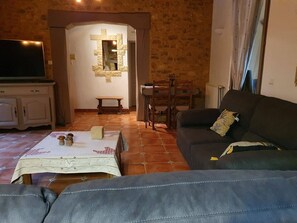 Living area - Maison de Vacances au Calme , à 5 Minutes de la Capitale de la Préhistoire ! (Tursac)