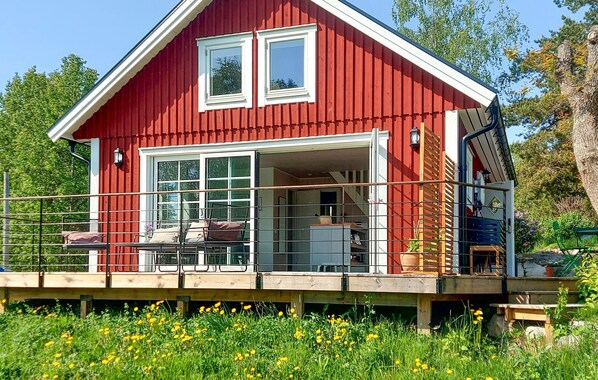 Exterior - Nice home in åkersberga with WiFi (Åkersberga)