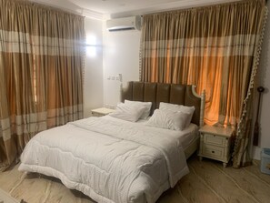 2 bedrooms, in-room safe, individually decorated, individually furnished - Tranquil Habitare (Abuja)