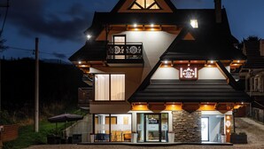 A modern two-story building with a prominent balcony, large windows, and a welcoming entrance. - Willa Folk & Prestige (Zakopane)