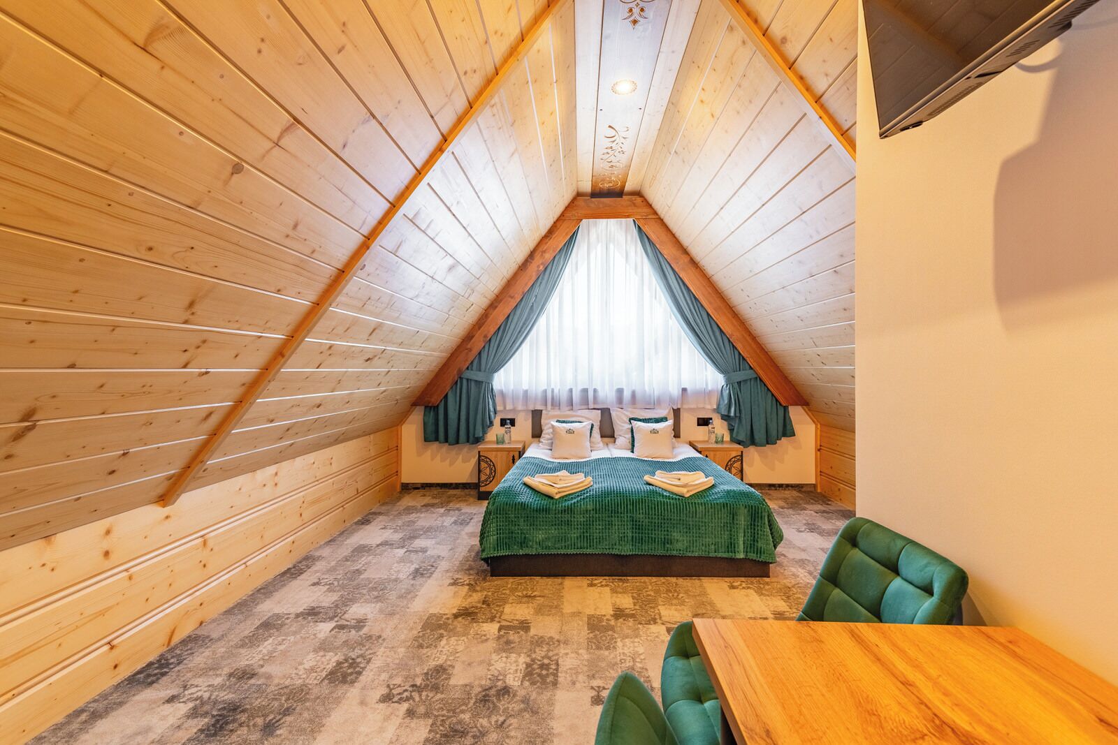 Photo - Willa Folk Prestige