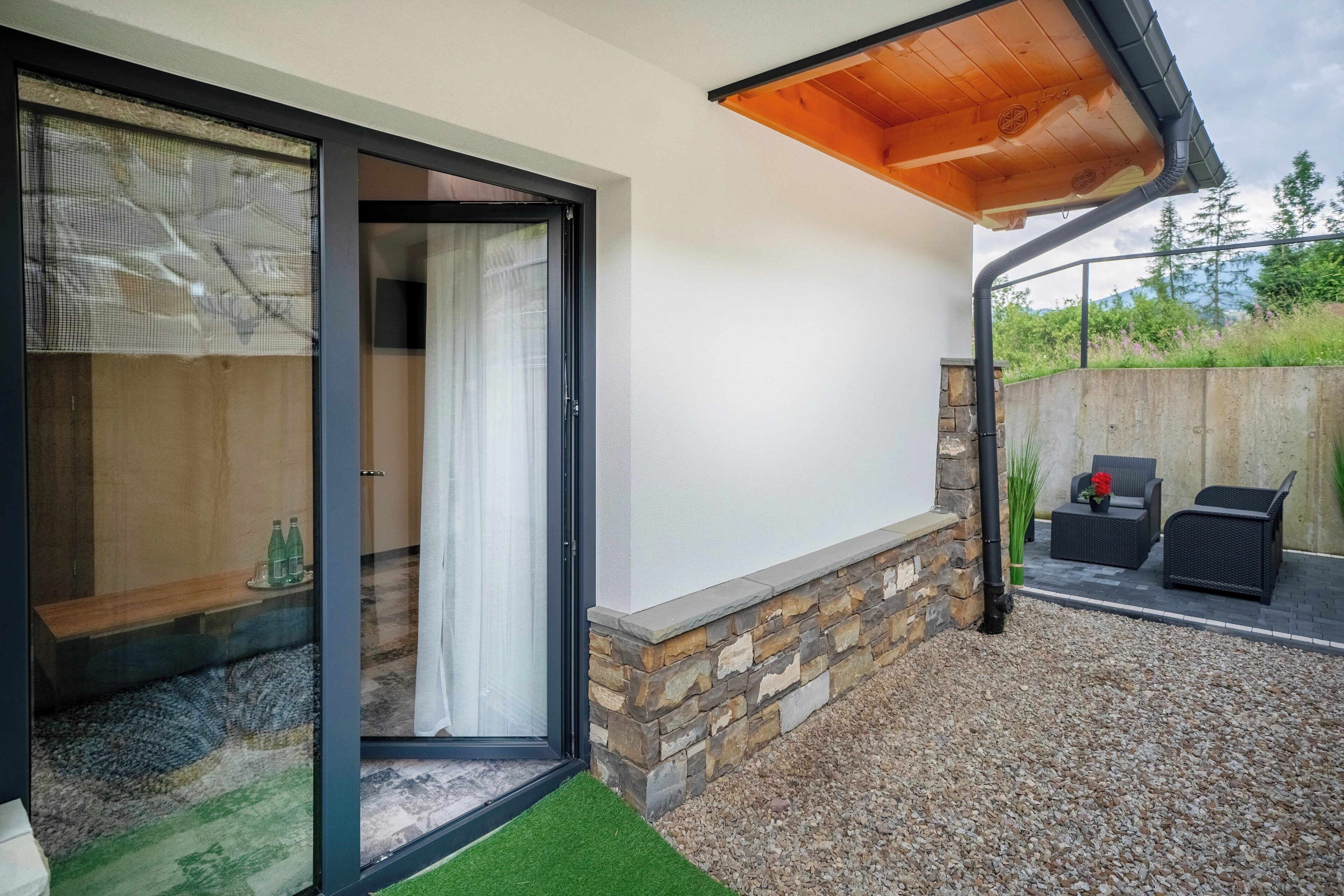 Photo - Willa Folk Prestige