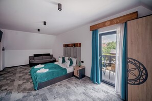 Pokoj 4-osobowy z balkonem b/widoku | 1 soverom, wi-fi (inkludert) og sengetøy