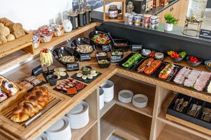 Colazione a buffet, servita tutte le mattine (35 PLN a persona) 