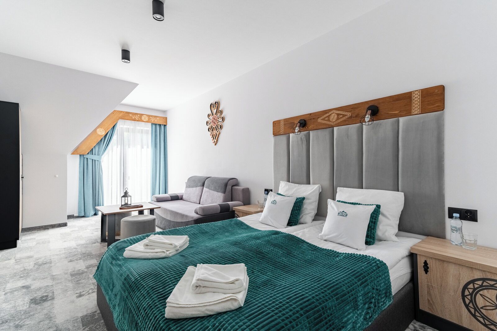 Photo - Willa Folk Prestige