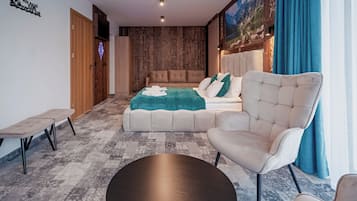 Pokoj 4-osobowy Deluxe z balkonem i widokiem na gory | 1 makuuhuone, ilmainen Wi-Fi, vuodevaatteet